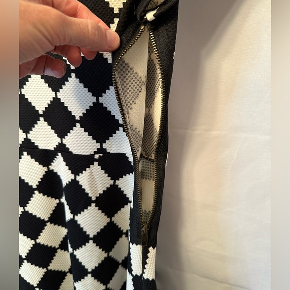 THML Black & White Diamonds Flare Knee Length Dress Cap Sleeve Size Medium - Picture 4 of 10